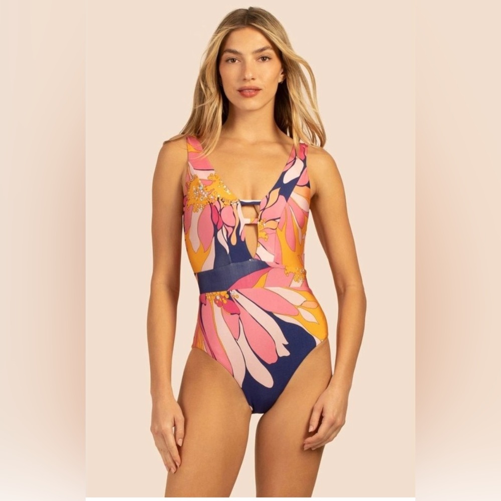 TRINA TURK BREEZE PLUNGE MAILLOT ONE PIECE SWIMSUIT,
BEAUTIFUL FOR SUMMER TRIPS - Picture 2 of 5
